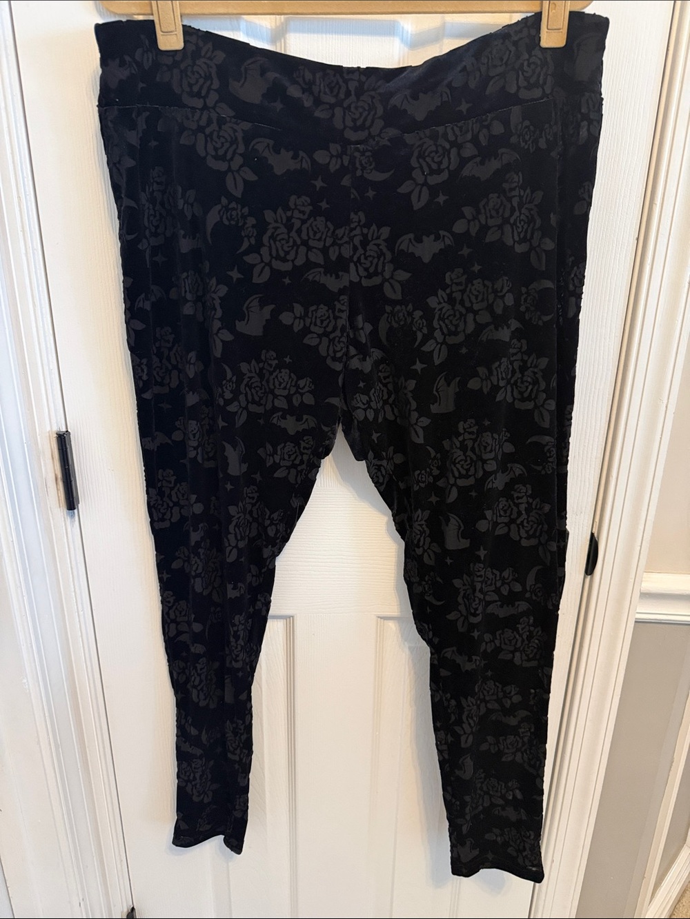 KillStar Black Velvet Rose and Bat Leggings Sz 4X